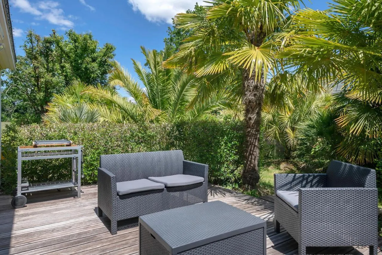 Vacances Detente Dans Cette Maison Avec Piscine A Crac'H Crach 0*,  France